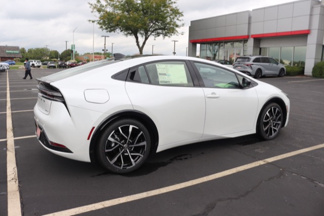 2025 Toyota Prius Plug-in Hybrid XSE Premium photo 3