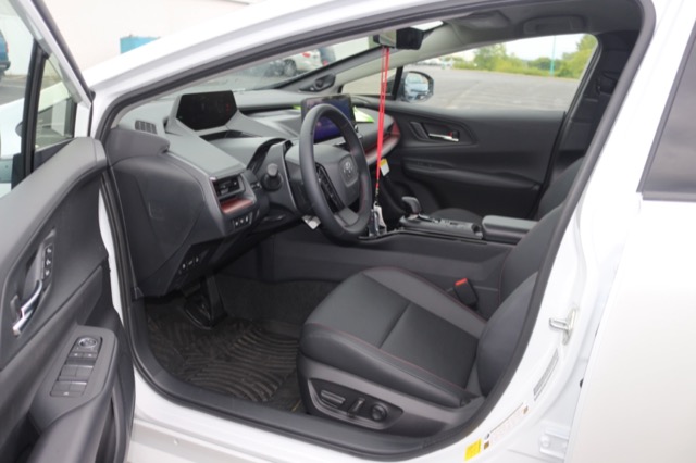 2025 Toyota Prius Plug-in Hybrid XSE Premium photo 4