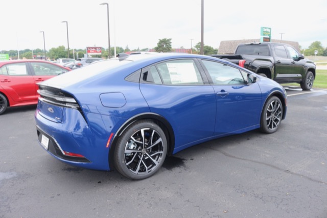 2026 Toyota Prius Plug-in Hybrid XSE Premium photo 3