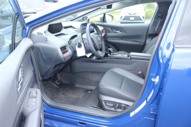 2026 Toyota Prius Plug-in Hybrid XSE Premium photo 4