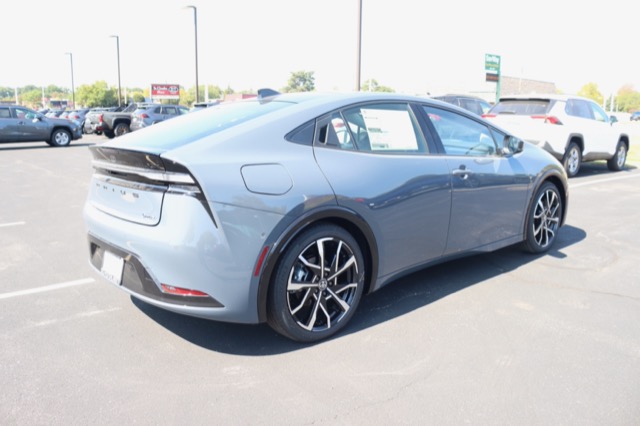 2026 Toyota Prius Plug-in Hybrid XSE Premium photo 3