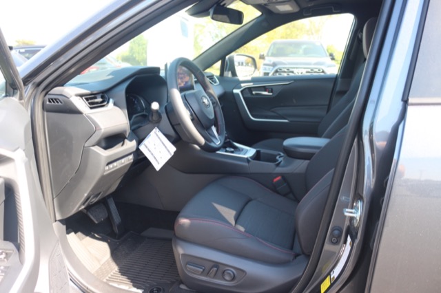 2025 Toyota RAV4 Hybrid SE photo 3