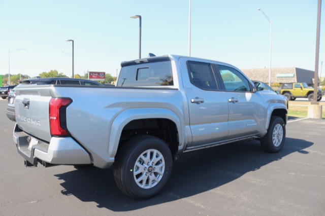 2025 Toyota Tacoma SR5 Double Cab photo 3
