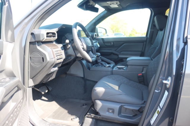 2025 Toyota Tacoma SR5 Double Cab photo 4