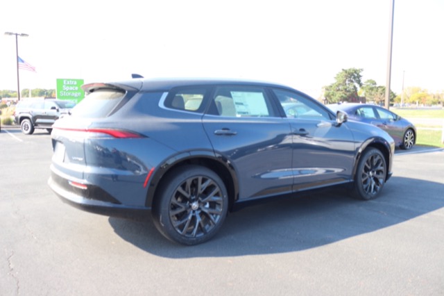 2025 Toyota Crown Signia Limited photo 3