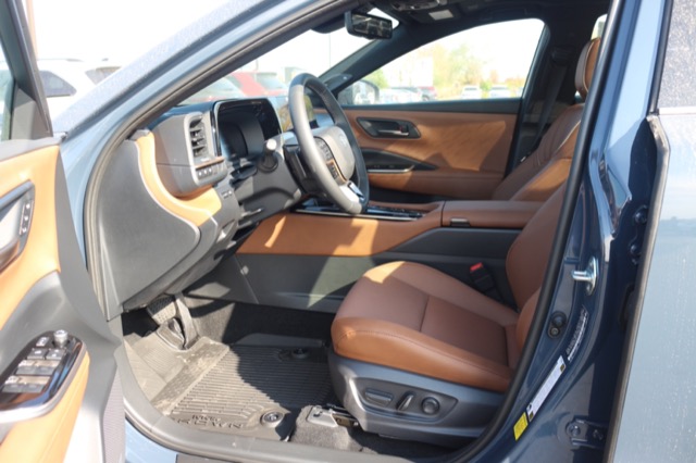 2025 Toyota Crown Signia Limited photo 4