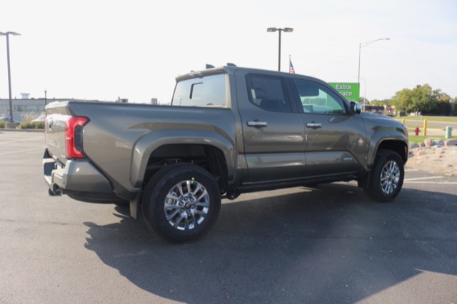 2025 Toyota Tacoma Limited Double Cab photo 3
