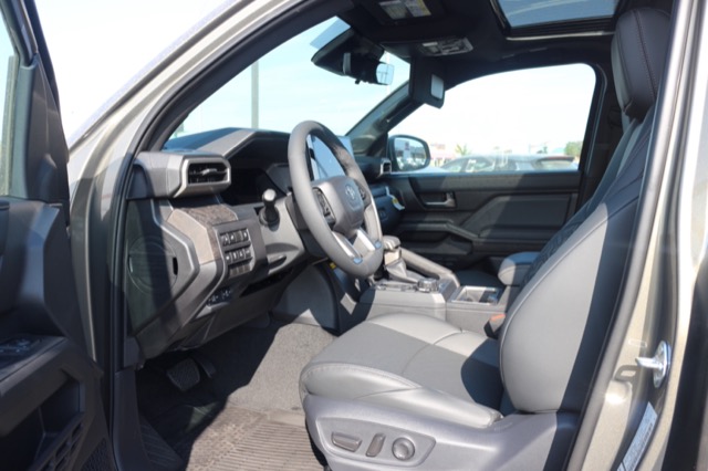 2025 Toyota Tacoma Limited Double Cab photo 4