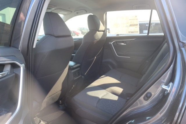 2025 Toyota RAV4 Hybrid XLE photo 4