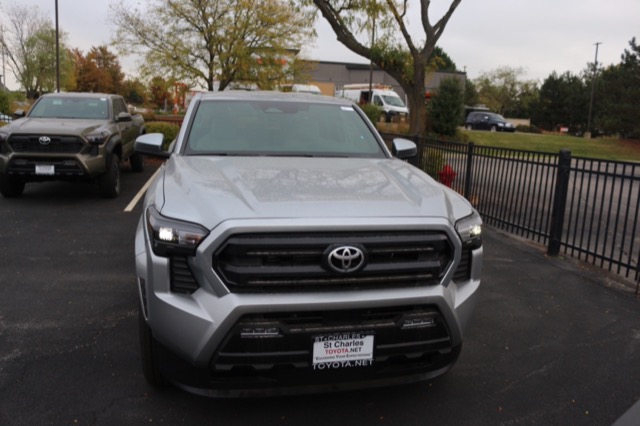 2025 Toyota Tacoma SR5 Double Cab photo 2