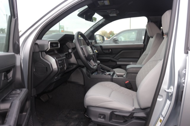 2025 Toyota Tacoma SR5 Double Cab photo 4