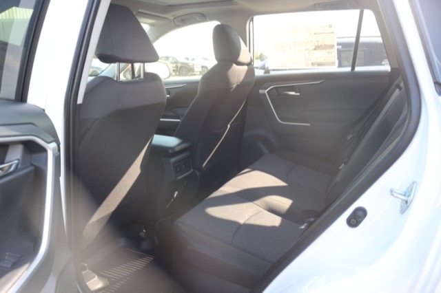 2025 Toyota RAV4 Hybrid XLE photo 4