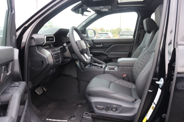 2025 Toyota Tacoma TRD Sport Double Cab photo 4