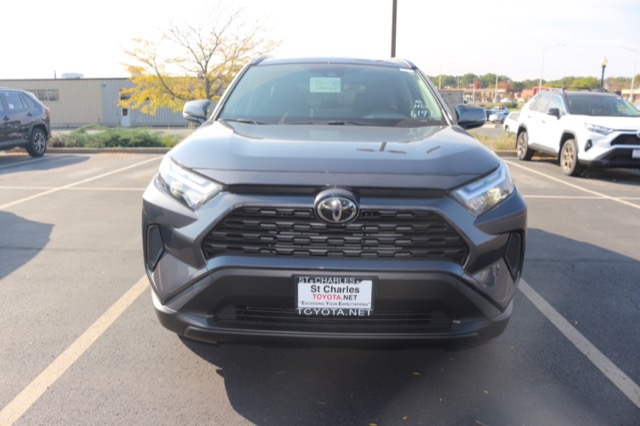 2025 Toyota RAV4 Hybrid XLE photo 2