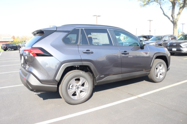 2025 Toyota RAV4 Hybrid XLE photo 3
