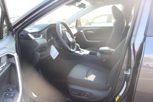 2025 Toyota RAV4 Hybrid XLE photo 4