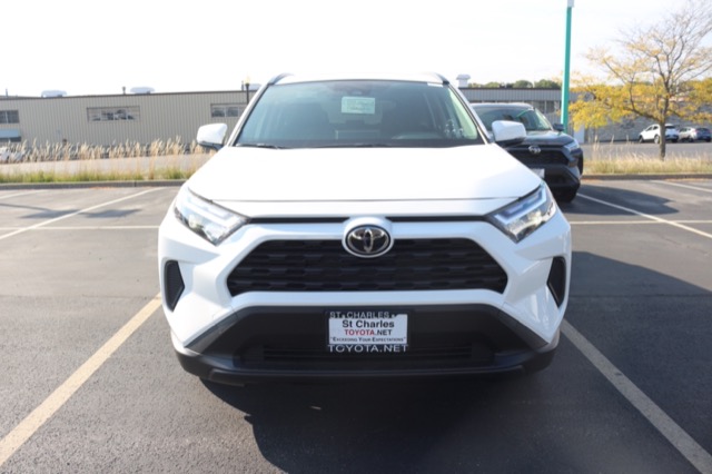 2025 Toyota RAV4 Hybrid XLE photo 2