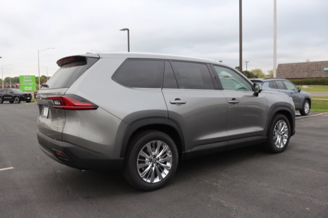 2026 Toyota Grand Highlander Platinum photo 2