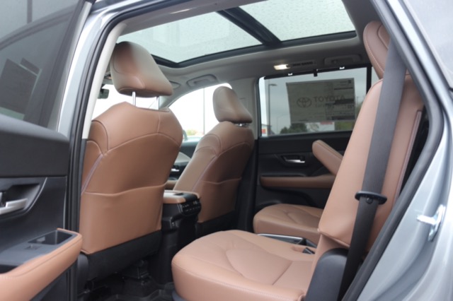 2026 Toyota Grand Highlander Platinum photo 4