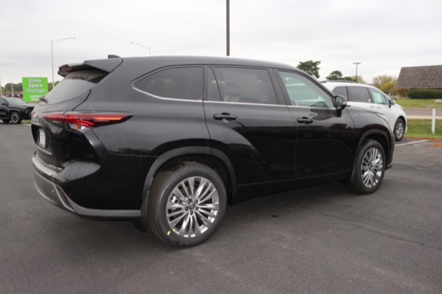 2025 Toyota Highlander Platinum photo 2