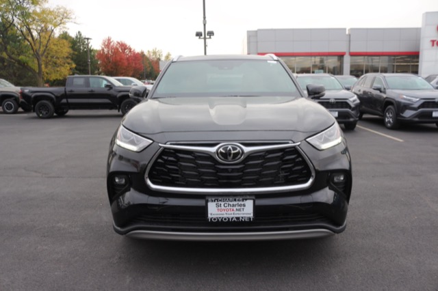 2026 Toyota Highlander Platinum photo 2