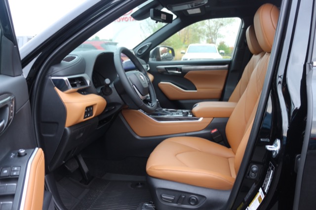 2026 Toyota Highlander Platinum photo 4